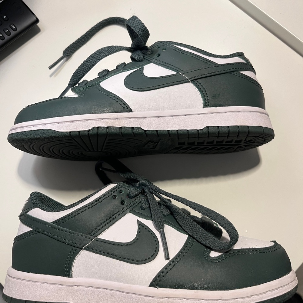 Nike Kids Dunks Low Hunter Green & White - Picture 2 of 5